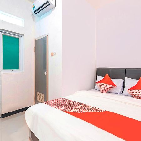 Super Oyo 2223 J&B Room Utan Kayu Джакарта Екстер'єр фото