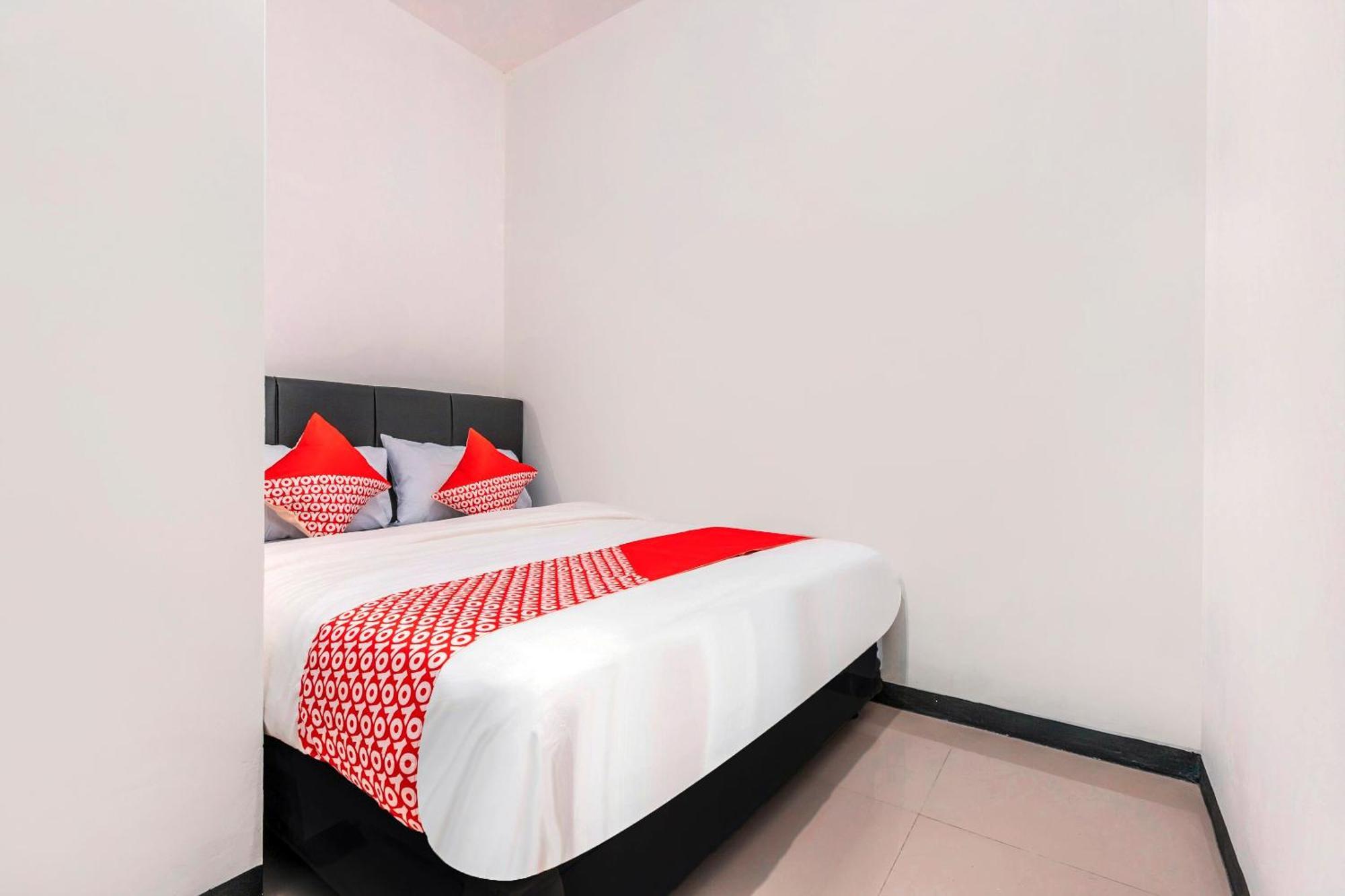 Super Oyo 2223 J&B Room Utan Kayu Джакарта Екстер'єр фото
